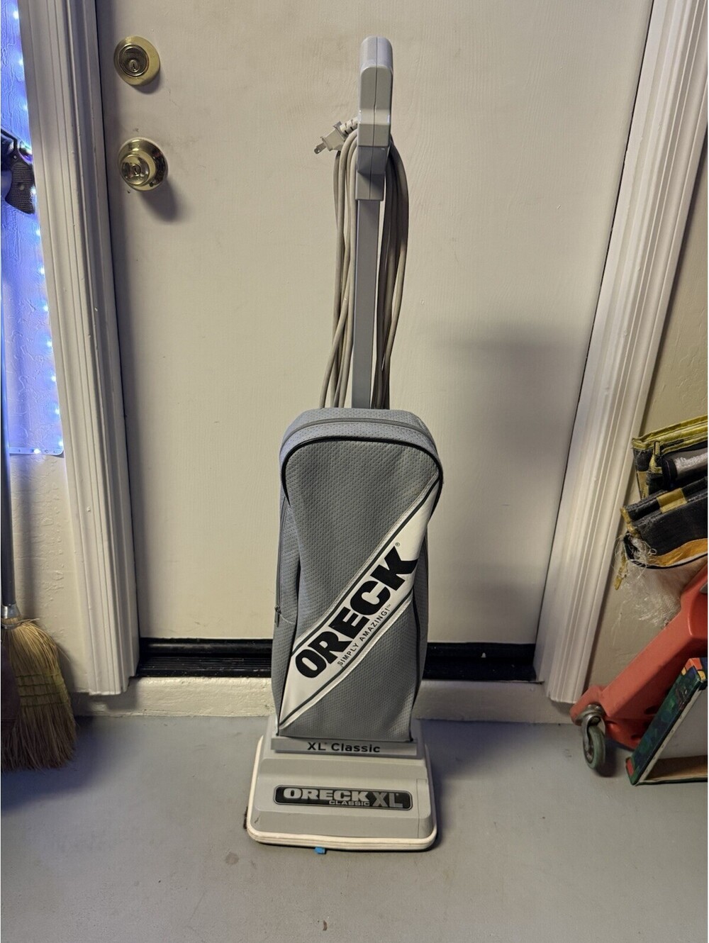 Oreck XL Classic RU2200HHS Lightweight Bagged Upright Vacuum Cleaner Type 8